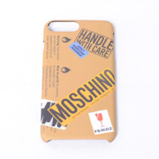 モスキーノ (Moschino) iPhone7 Plus用ケース 6/6s Plus対応 ロゴ入り取扱い注意モチーフ サンド
